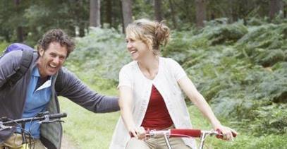 mom-dad-riding-bike-with-daughter