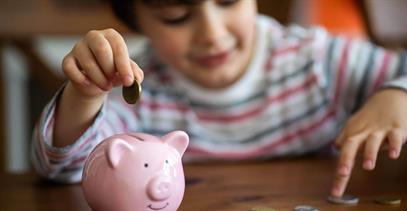 girl-with-piggy-bank